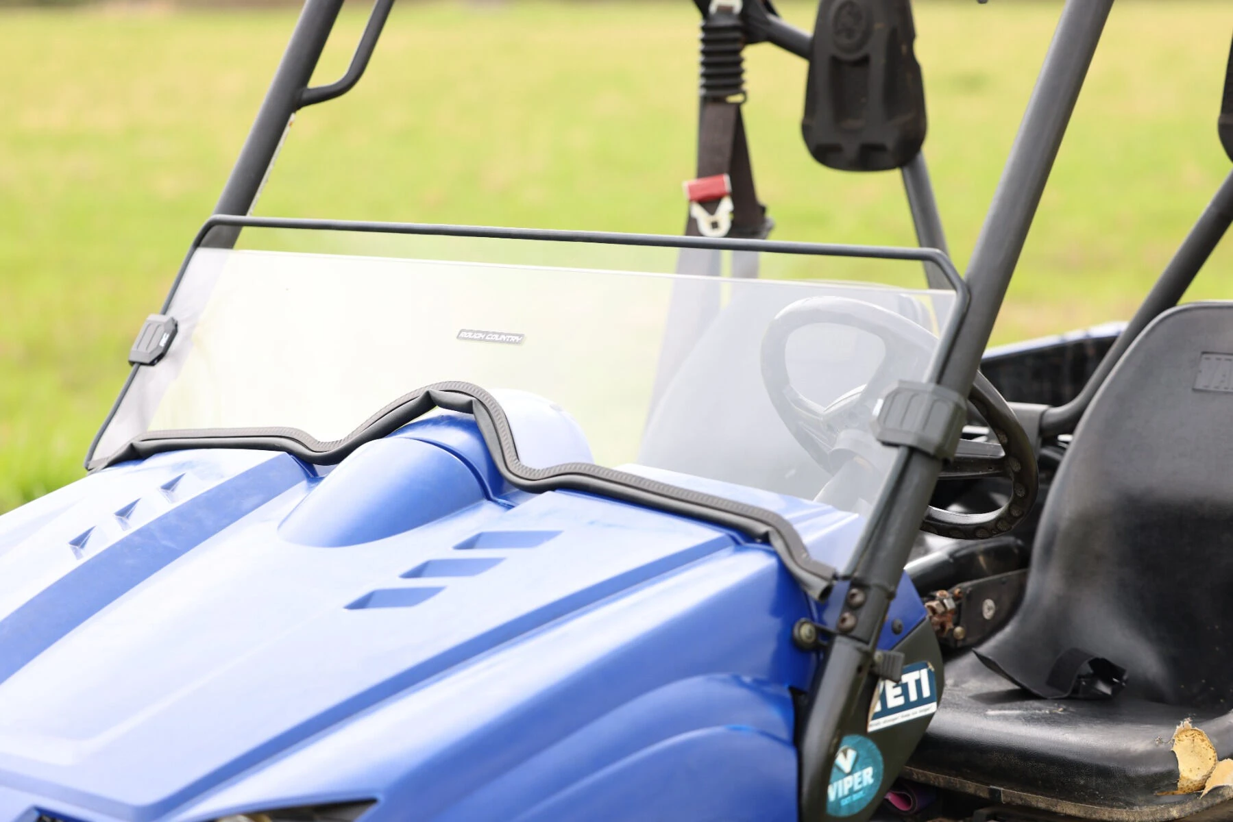 Rough Country '06-'08 Yamaha Rhino 450/'04-'07 Rhino 660 Scratch Resistant Half Windshield - Image 4
